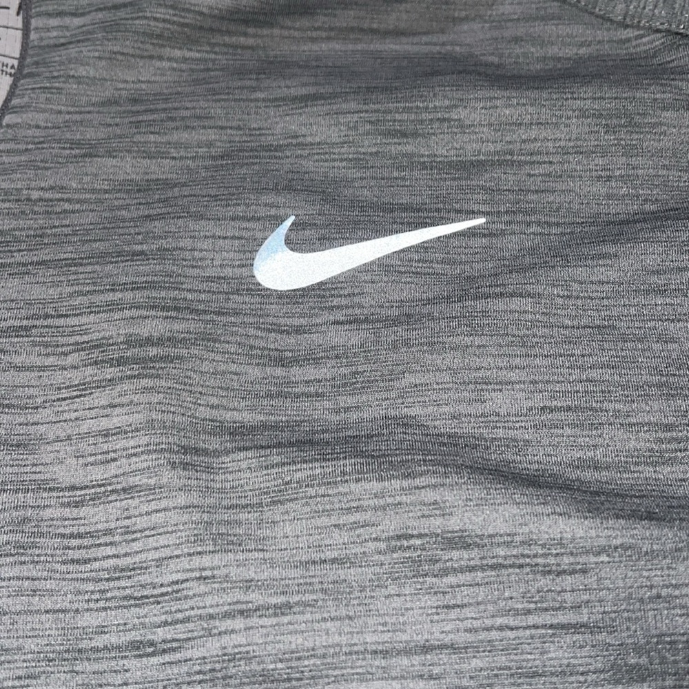 Nike Dri-Fit 1/4 zip - Picture 3 of 6